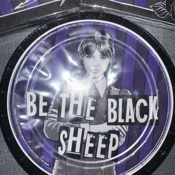 Lot Of Wednesday Addams Party Table Supplies Paper Plates And 2 Packs Of Napkins - Picture 4 of 5